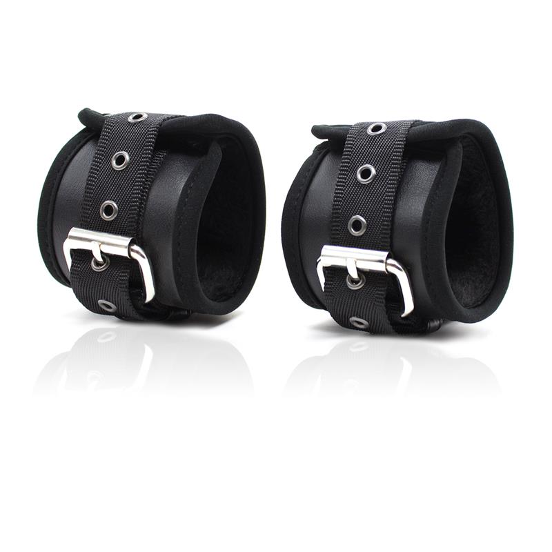 LATETOBED Handcuffs with Large Carabiner